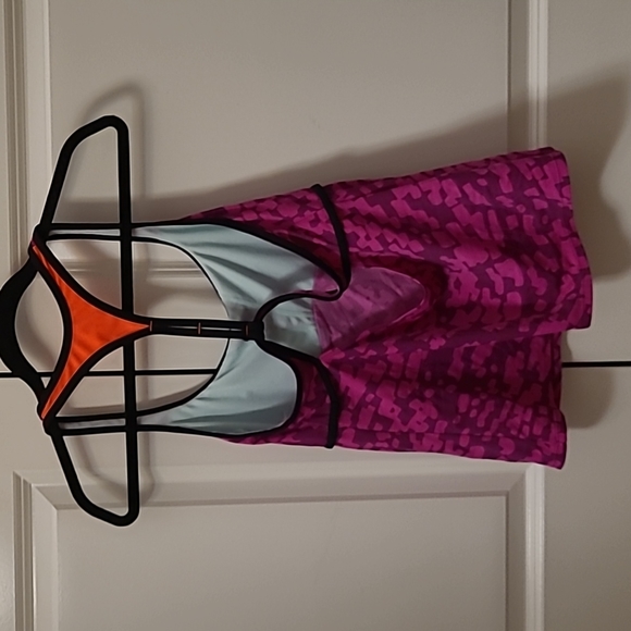 Women's Nike workout top - Picture 3 of 5